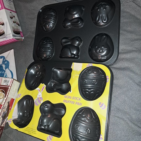 NWT-Easter SALE! 2 Bunny & Egg Cakelette pans-Mini Pies & Springform set - Picture 2 of 7
